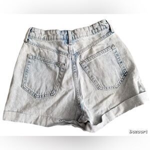 H&M Divided High-Waisted Denim Shorts – Light Wash – Size 2